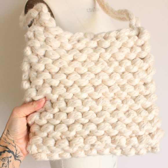 Handknit Tote Bag, Extra Chunky Ivory Yarn Knit, Vintage Wooden Button - Picture 5 of 12